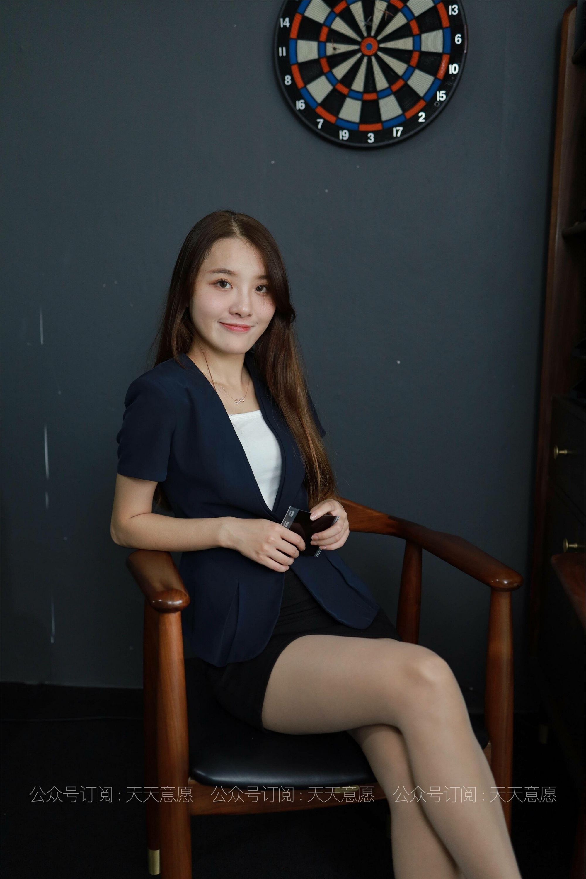 IESS异思趣向  2021.08.11 丝享家886：婉苹《最美女职员》